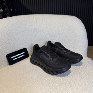 On Cloudtilt Sneaker Black