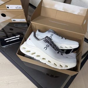 On Cloudtilt Sneaker White Grey