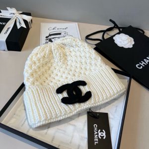 Chanel Muts Creme
