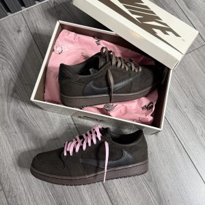 Jordan 1 Low X Travis Scott Velvet Brown