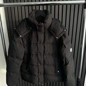 Moncler Vezere Short Down Jacket Zwart